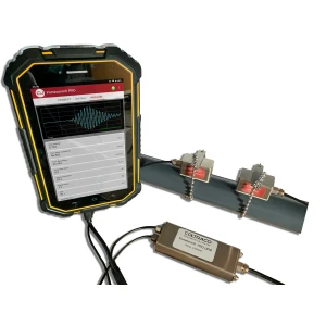 Draagbare ultrasone clamp-on flowmeter op een tablet met drukcalculator / Portasonic® PRO